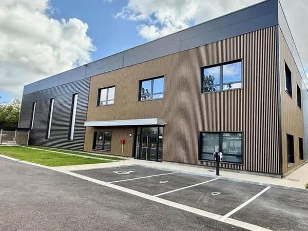 Local d'activité 2206 m²