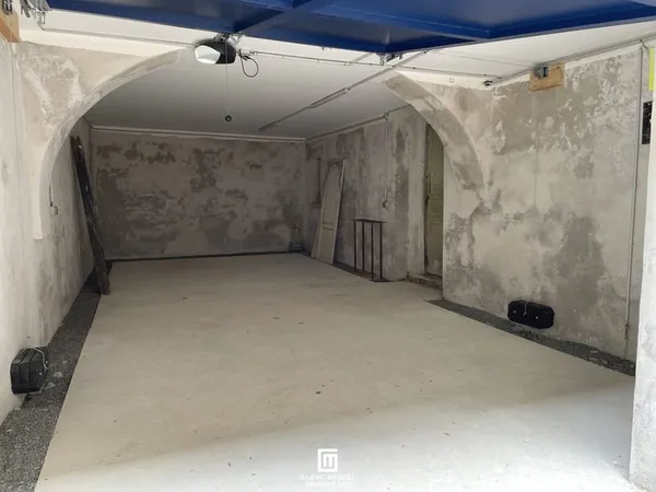 BORDEAUX CHARTRONS - GARAGE ET STOCKAGE 46,5 M2 RUE NOTRE DA