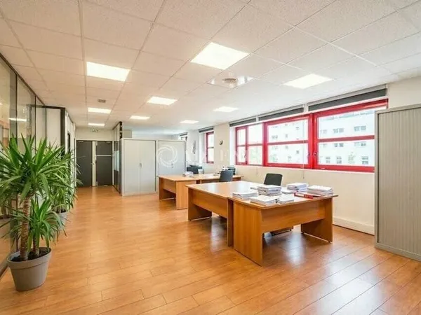 Bureau 184 m²