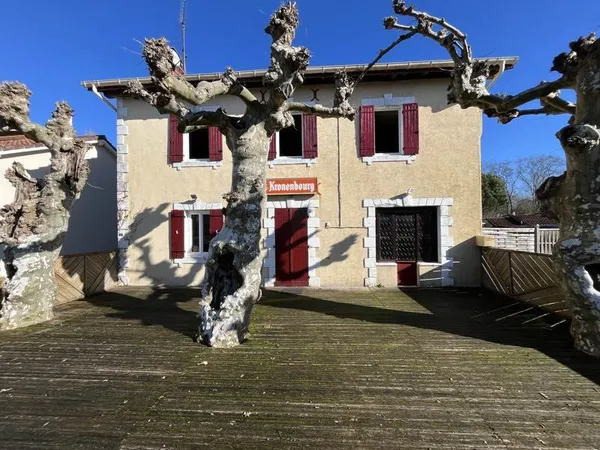 Local 7 pièces 220 m²