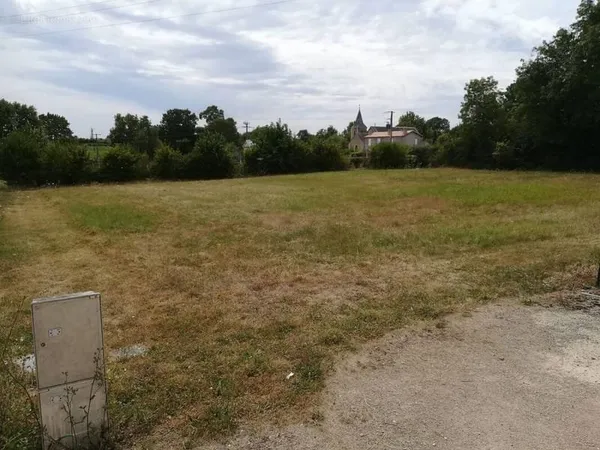 Terrain de 1268 m² à SAINTE-GEMME