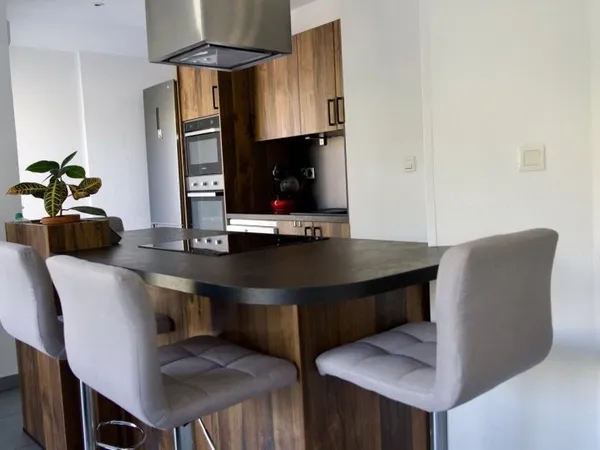 Appartement lumineux avec terrasses, parking fermé et cave - Quartier Saint-Claude