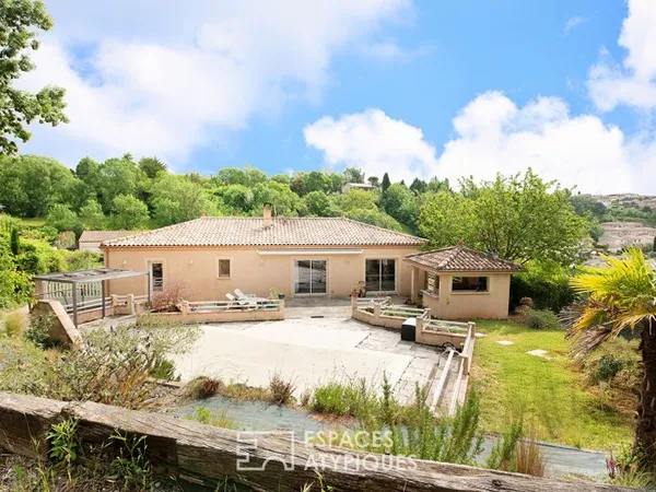 Maison familiale lumineuse avec piscine et espace indépendant près d'Albi