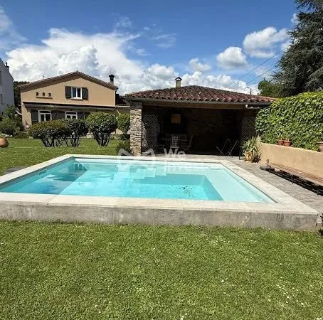 Maison 8 pièces 260 m²
