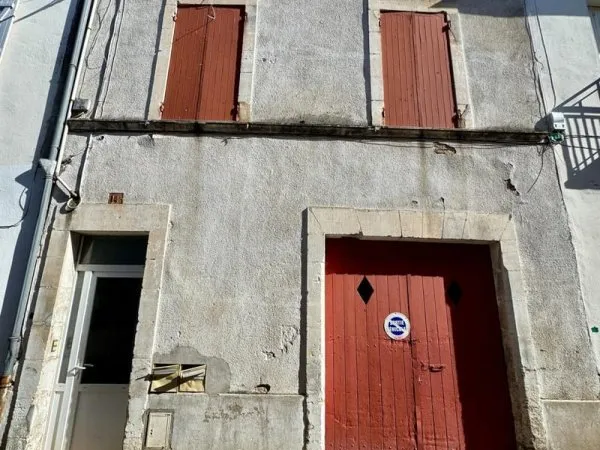 Immeuble de rapport - 2 appartements + 3 garages