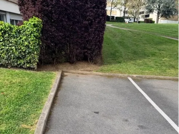 Place de parking extérieur à louer
