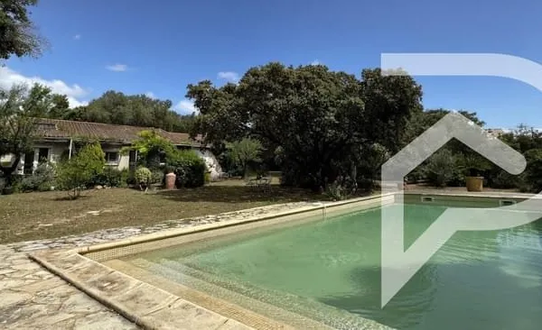 Maison Balaruc-Le-Vieux 4 pièce(s) 128m2 avec piscine et parc arboré