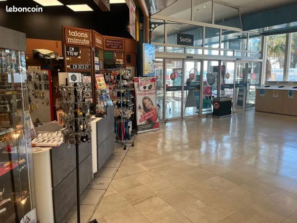 Vente dans galerie Auchan cordonnerie,clef,multiservice