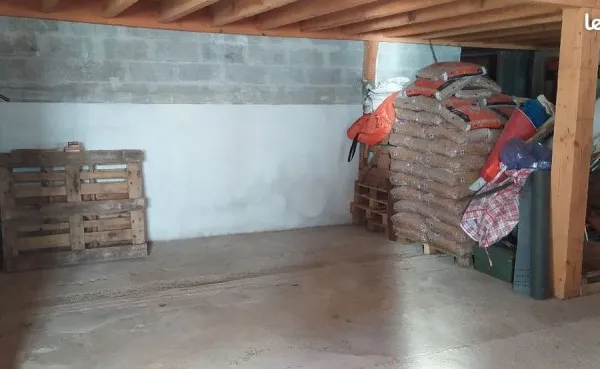 Stockage Location Ambon  15m² 90€