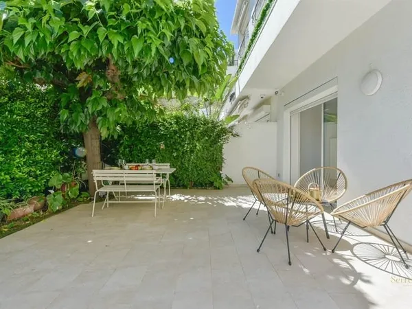 Cannes Appartement de 55 m² entièrement rénové avec 46 m