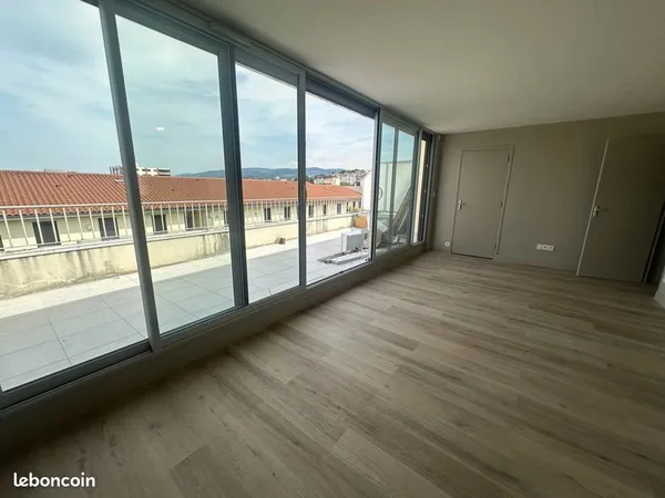 Loue T2 avec terrasse