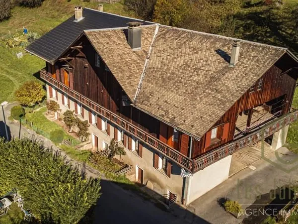 Magnifique Corps De Ferme A Renover Dans Le Quartier Trés Prisé De L'élé A Montriond