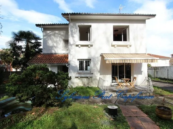 PAU Maison de ville 4 pièces de 118 m² avec garage et jardin arboré