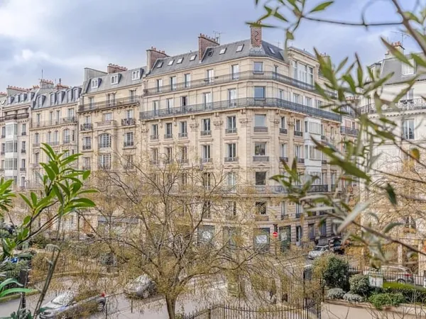 PARIS 17EME - PEREIRE LAUGIER MAGNIFIQUE 3 PIECES AVEC BALCON- VENTE DE LA NUE PROPRIETE -
