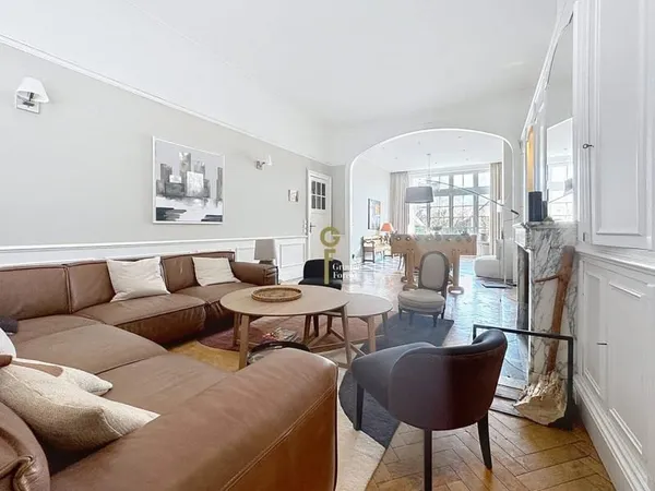 Maison 9 pièces 375 m²