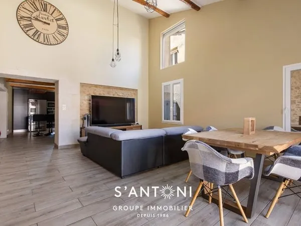 Maison 6 pièces 256 m²