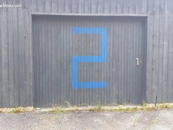 Parking/box 1 pièce 17 m²