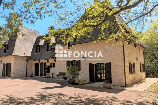 Maison 9 pièces 280 m²