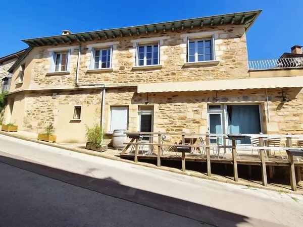 Restaurant avec logement situé dans un village pittoresque de l'Aveyron