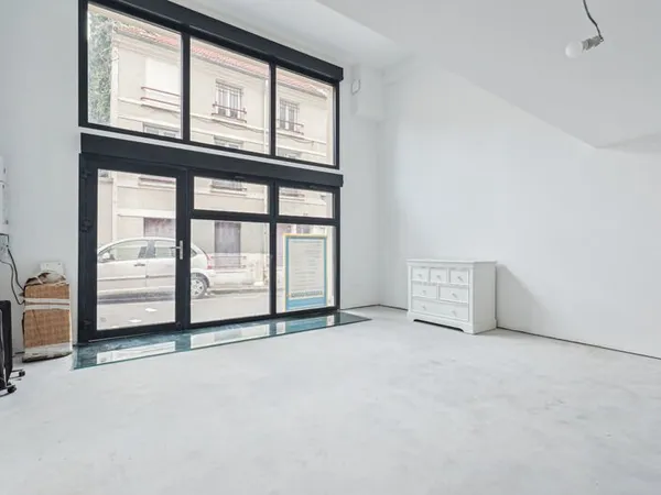 Local commercial - 92m² - Vitrine
