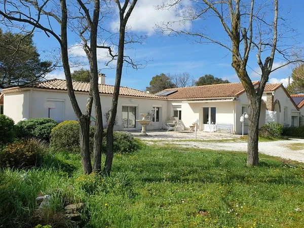 Villa plain pied 191m2 piscine cadre unique