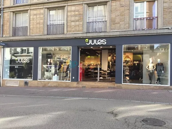 Local commercial 230 m²