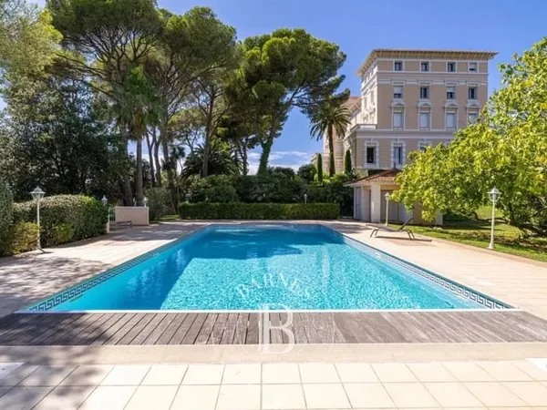 SAINT-RAPHAËL - APPARTEMENT RÉNOVÉ EN DUPLEX - VUE MER - GRAND STANDING