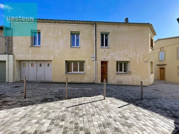 Maison de village à vendre 162m², 4 chambres, 1 bureau, cour, grand garage et jardin non attenant à 