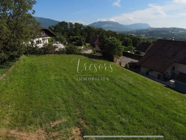 Terrain 705 m²