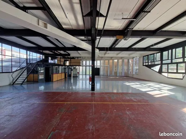Local pro 500 m² + mezzanine - Roubaix - Fibre, monte-charge, sécurisé