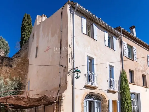 Maison de Village à rénover sur 4 niveaux avec toit terrasse Ménerbes Luberon Provence