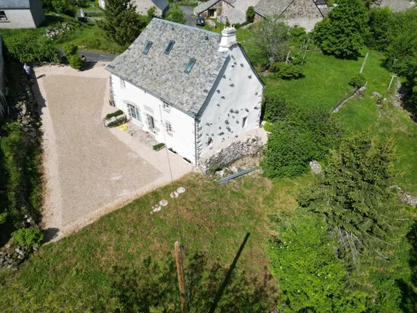 Cadre exceptionnel, maison rénovée à la Trinitat