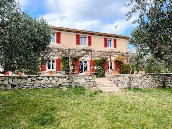 Villa 6 pièces 250 m²