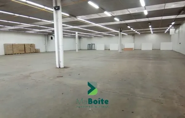STOCKAGE ROANNE CENTRE 1500 M2 A LOUER