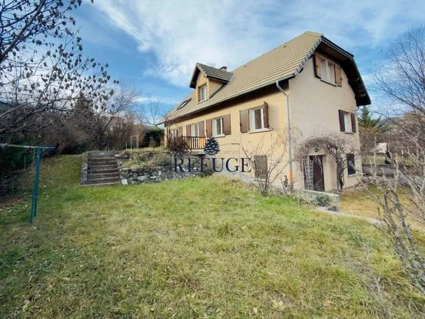 Maison 7 pièces 196 m²