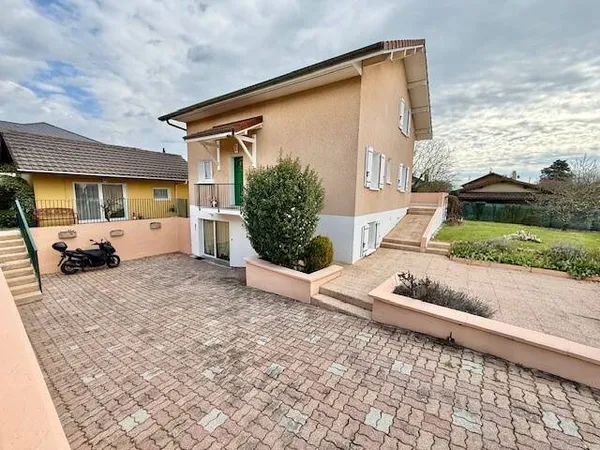 Maison 8 pièces 217 m²