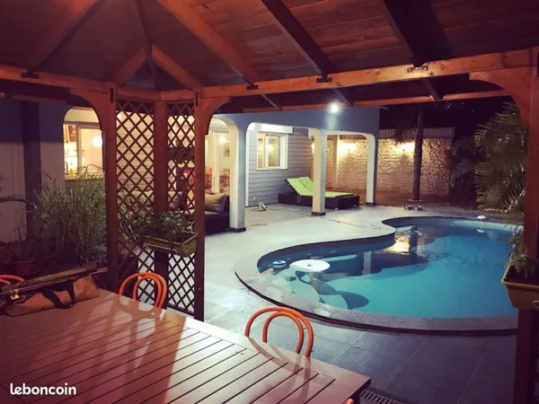 Villa de charme de 4 chambres + appartement indépendant - piscine, parking, proche clinique Sainte C