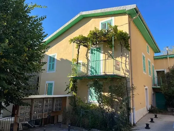 MAISON - ROUSSILLON