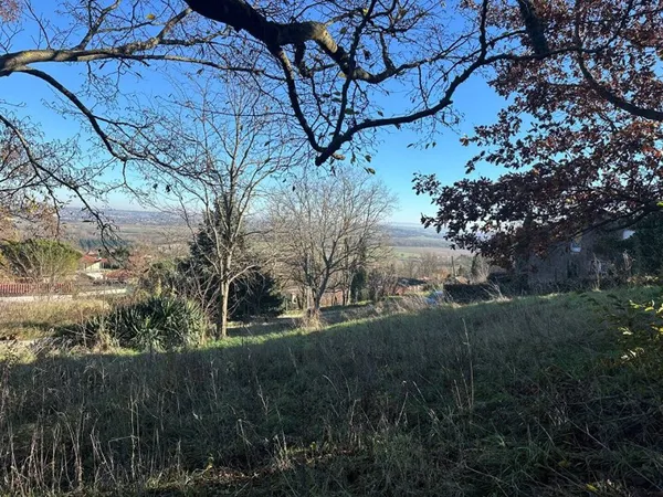 Terrain constructible 900 m²