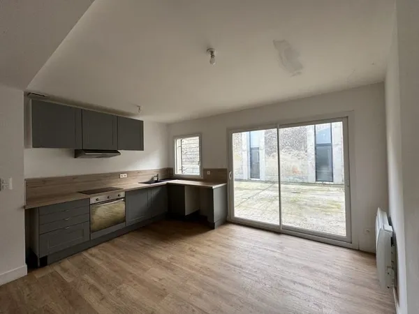 Maison de plain pied, 3 chambres avec cour