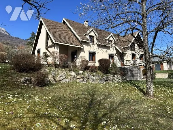 Maison 6 pièces 200 m²