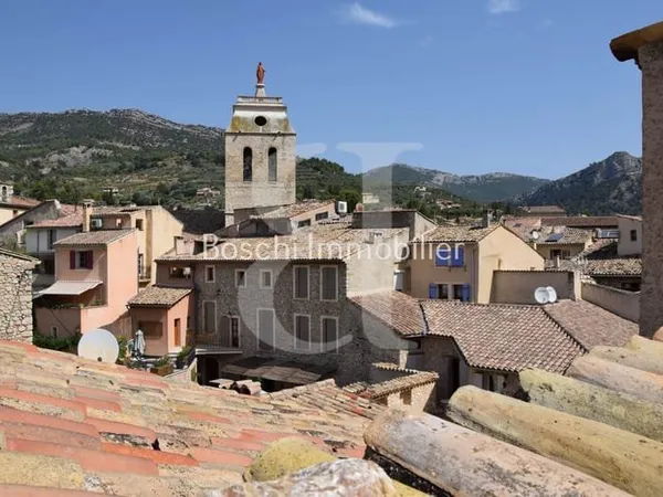 BUIS-LES-BARONNIES Dans le centre du village, maison de caractè