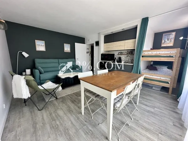 Studio cabine triangle d'or