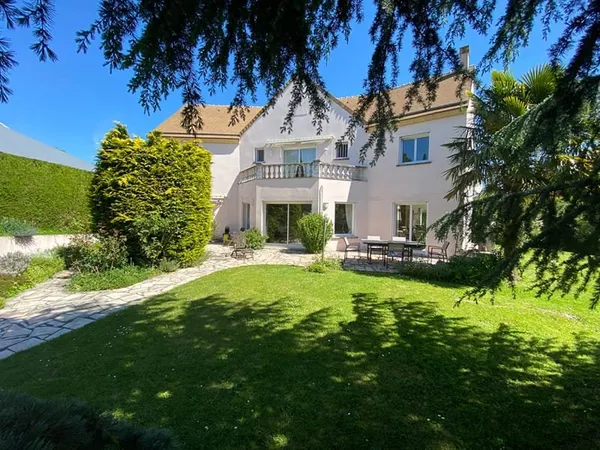 Jolie maison contemporaine Montfort l 'Amaury / Méré 9 pièces 260 m2