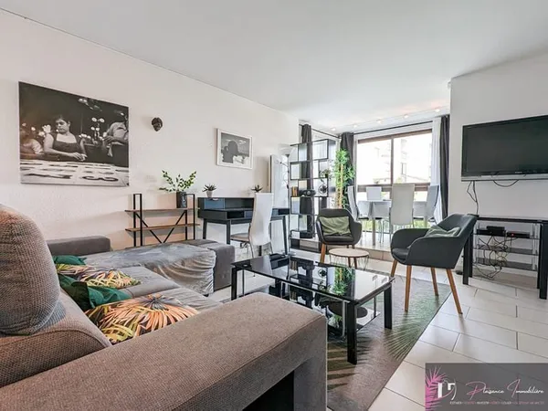 LA ROCHELLE / APPARTEMENT T3 FACE AU PORT DE PLAISANCE