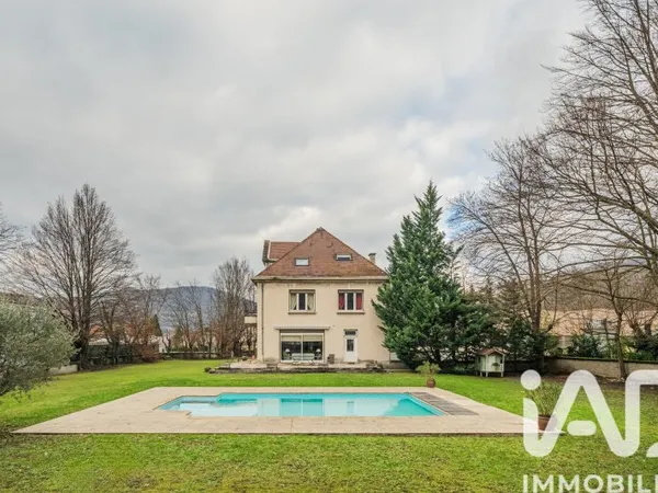 Maison 9 pièces 369 m²