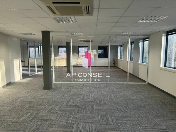Bureau 517 m²