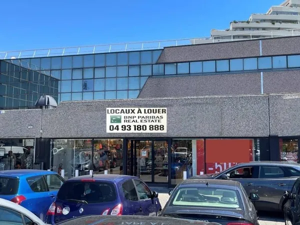 Local commercial 390 m²