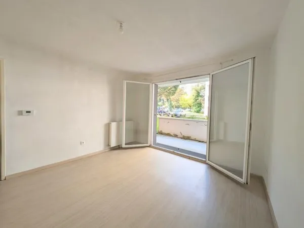 Appartement T2 avec Terrasse et Parking