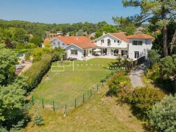Villa 9 pièces 260 m²